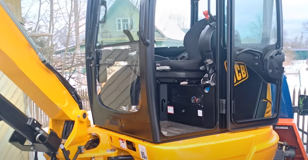 Гусеничный экскаватор JCB JS220